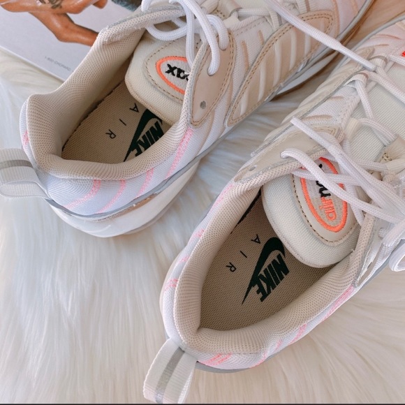 Nike Air Max 98 Metallic Sneaker - Picture 5 of 7